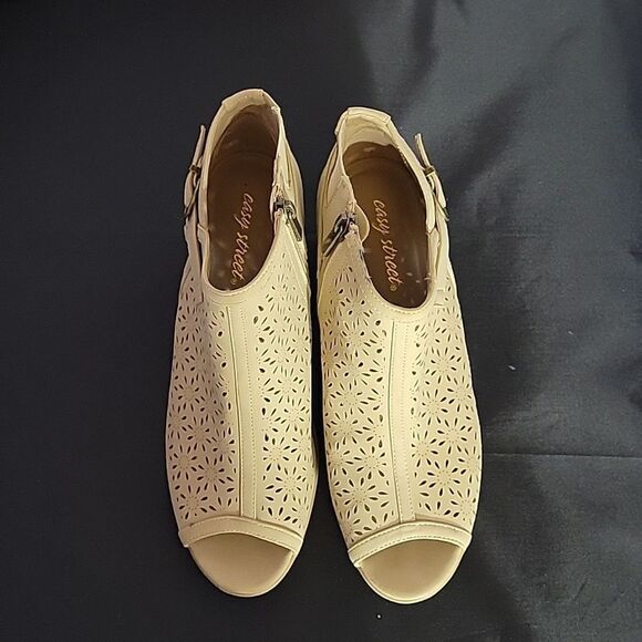 EASY STREET DAKOTA PEEP TOE WOMEN"S ADJUSTABLE BUCKLE SANDALS - Picture 2 of 16